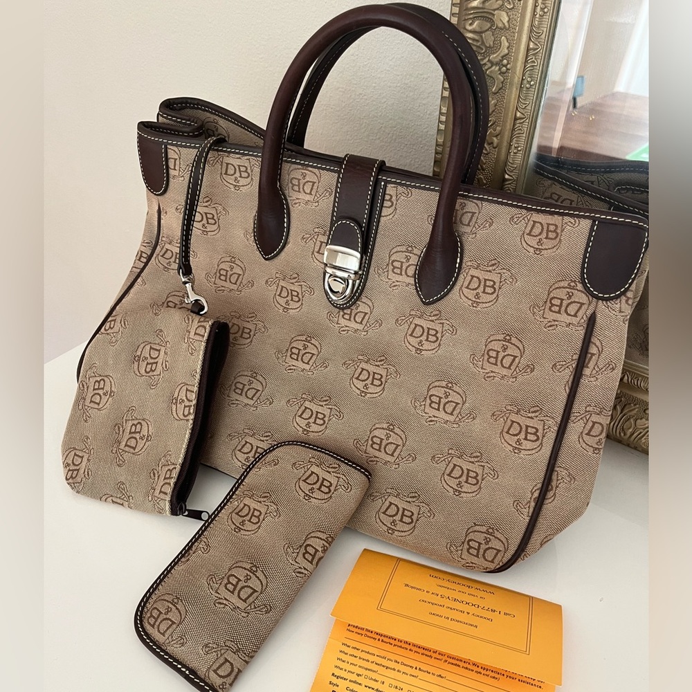 Dooney & Bourke Classic Tote Hand Bag Vintage
